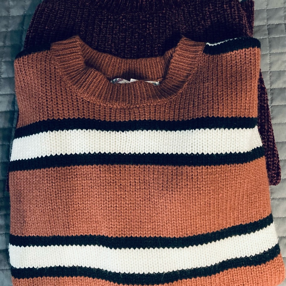 Sweaters lot of 2 size small